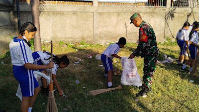 Koramil 1609-03/Seririt bersatu padu dgn aparat Kecamatan serta masyarakat,untuk menyambut HUT Kemerdekaan RI ke 79 th 2024 , adakan Bersih-bersih di Lapangan tempat Upacara Memperingati Hari Kemerdekaan